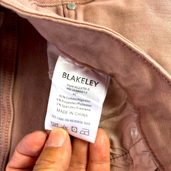 Blakely Mauve distressed Jeans - Picture 10 of 12